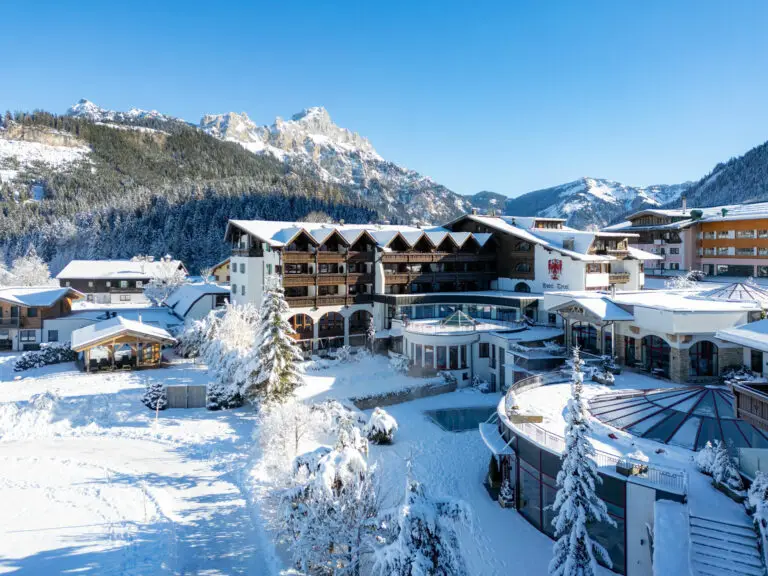 Luftbild Hotel im Schnee