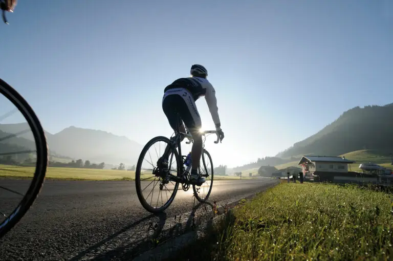 Rennradfahren am Morgen