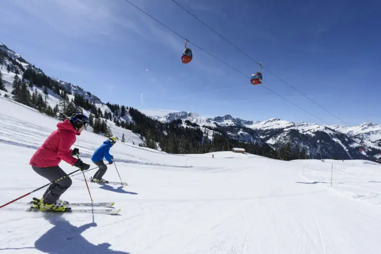 Skifahrer auf der Piste