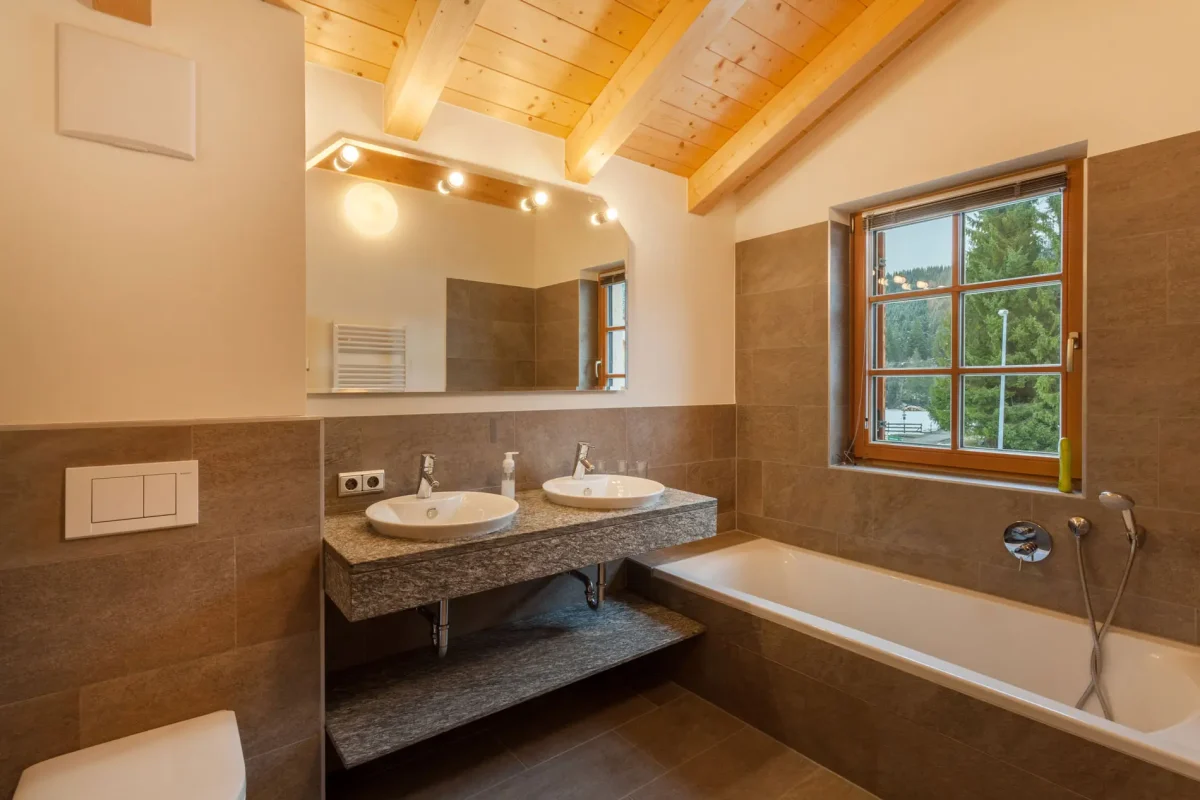 Badezimmer Ferienwohnung Landhaus Tyrol